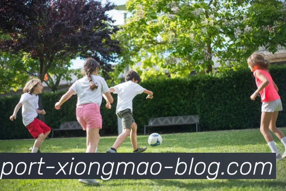 西蒙斯自信表达与拓荒双枪同场竞技的潜力并分享学习经历