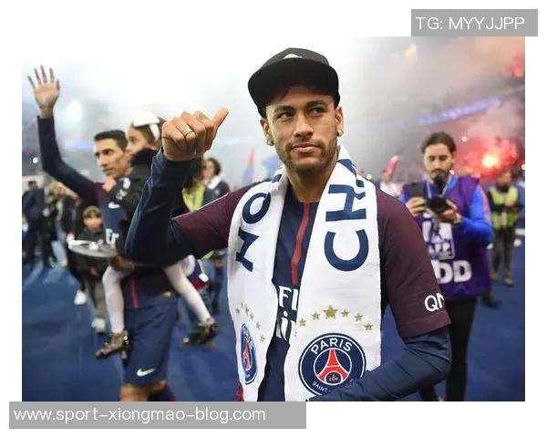 阿图尔与内马尔重聚合影祝福早日回归赛场